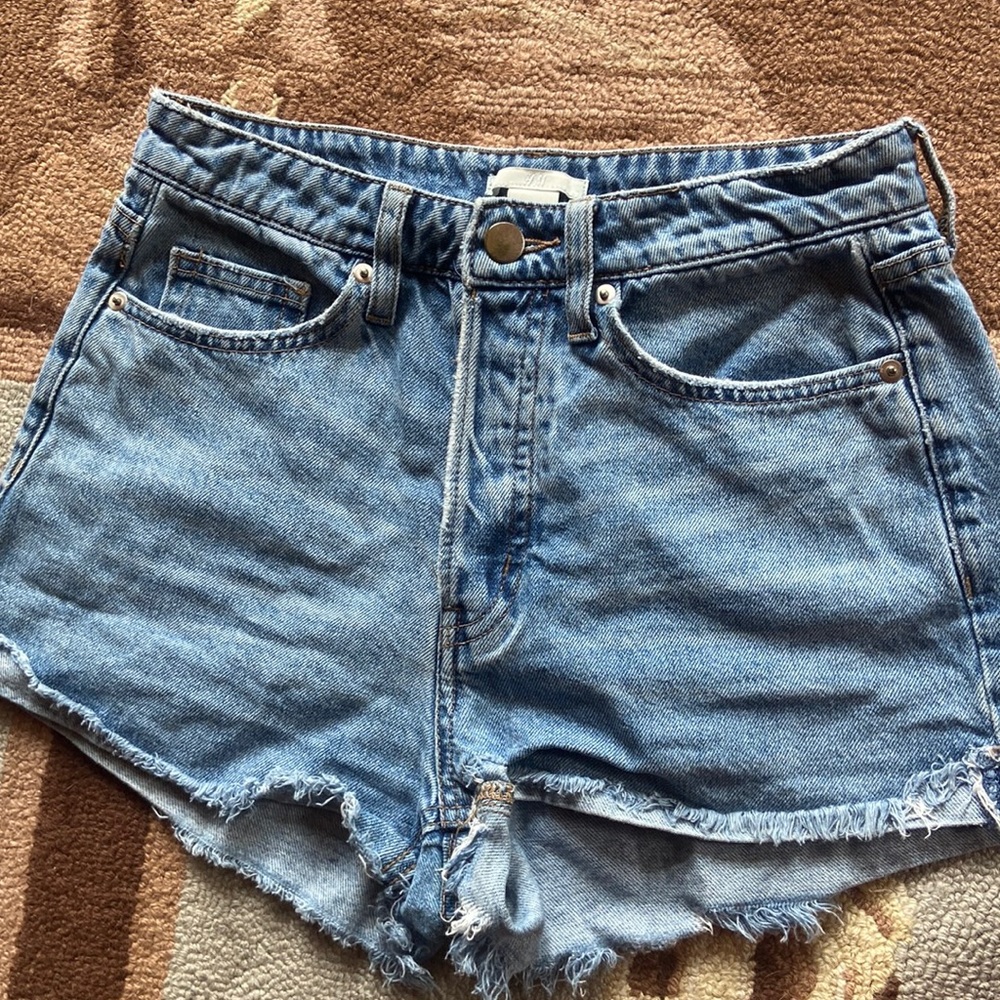 H&M jean shorts size 4 (fits like size 2)